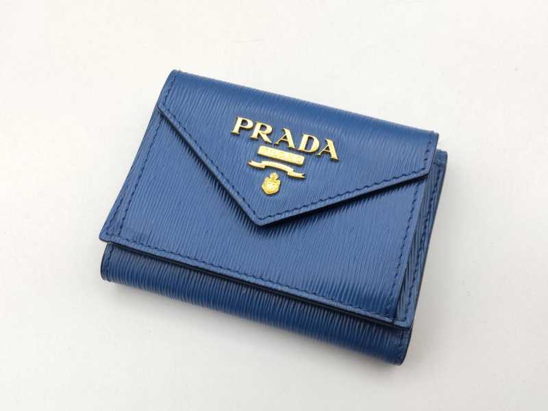 プラダ買取 三つ折り財布